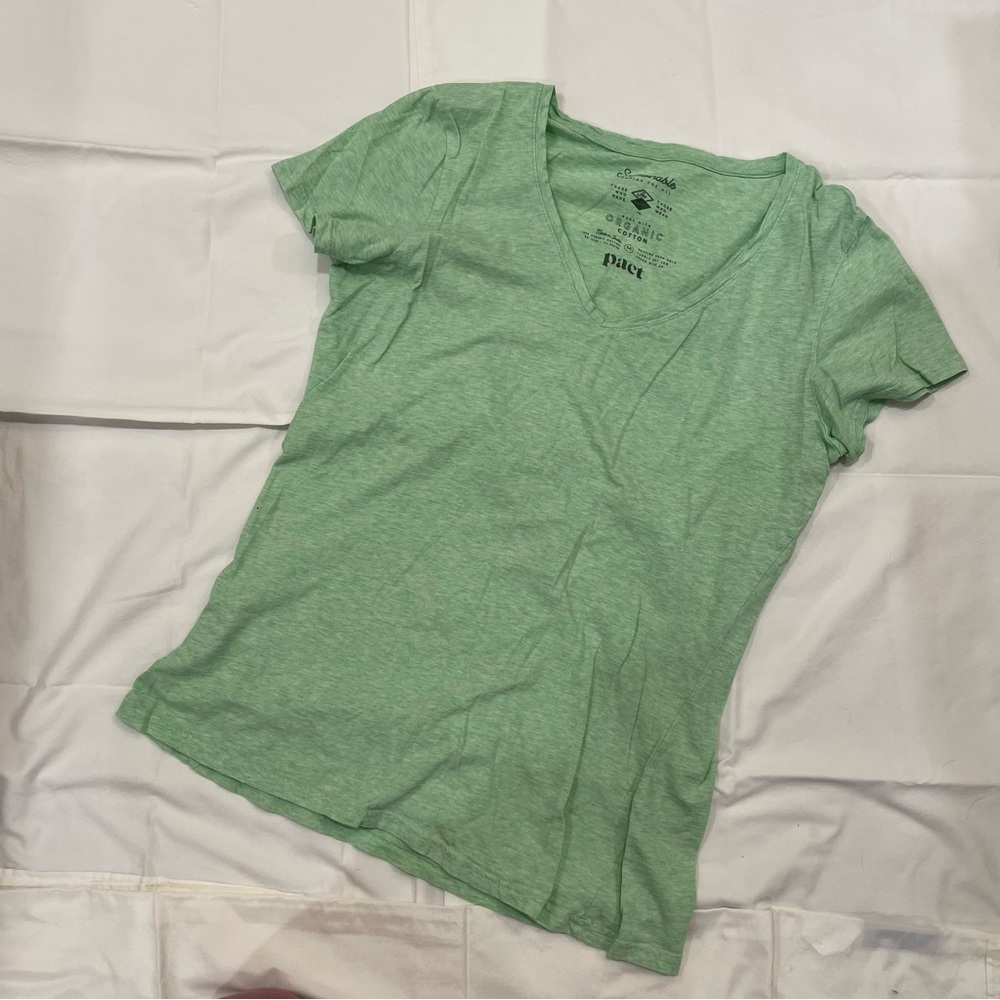 Pact Sustainable Organic Cotton V Neck Tee (Size M)